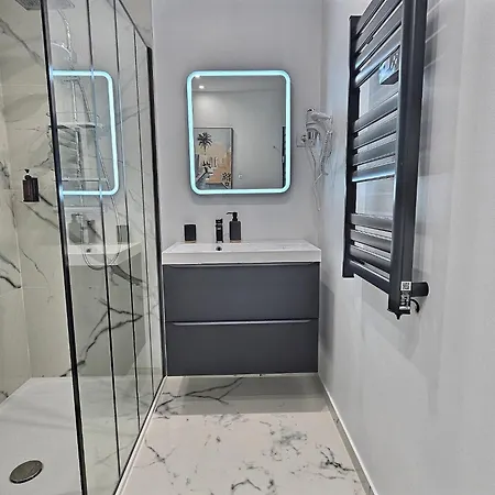 Apartament Vue Riviere, Elegant T2, Neuf, Terrasse, Rdc *