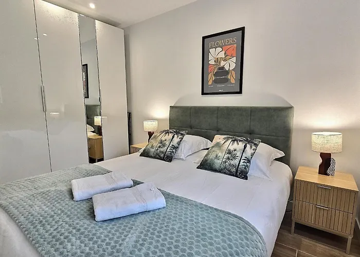 Appartement Vue Rivière, élégant T2, Neuf, Terrasse, Rdc *